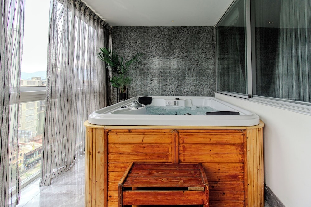 Private spa tub
