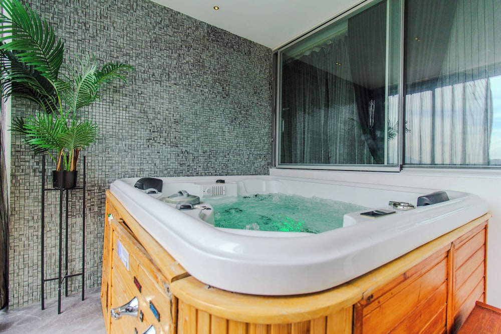 Private spa tub
