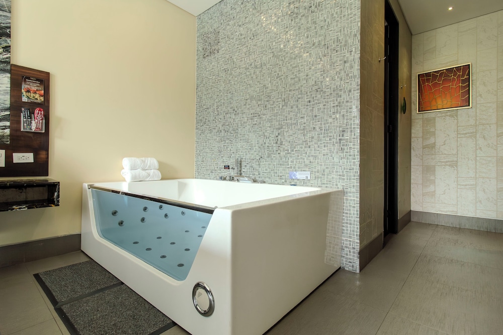 Private spa tub
