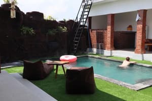 thumbnail: Outdoor pool