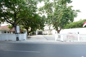 thumbnail: Front of property
