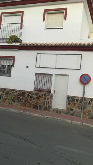 thumbnail: Front of property