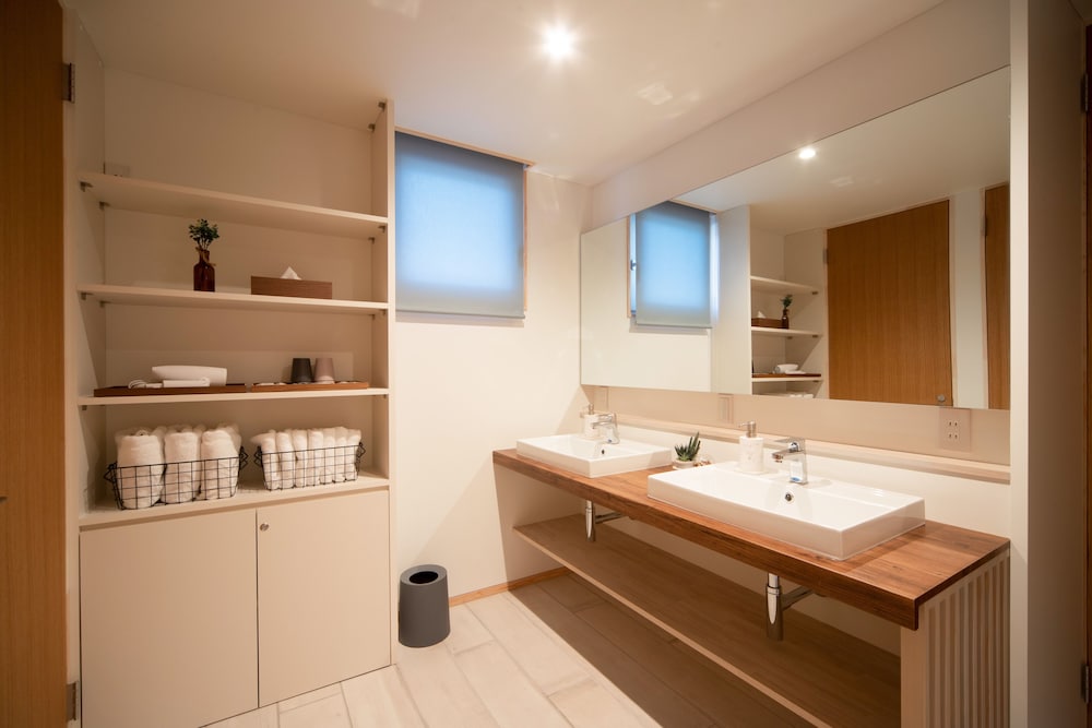 Bathroom amenities