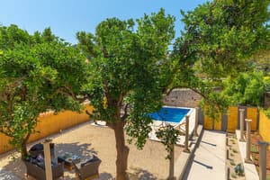 thumbnail: Property grounds