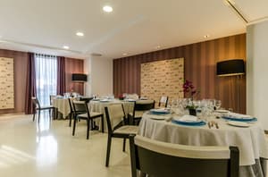 thumbnail: Restaurant