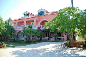 thumbnail: Front of property