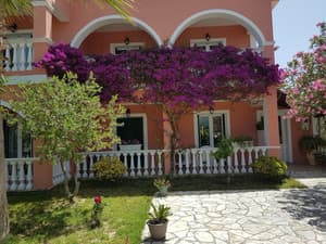 thumbnail: Front of property