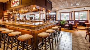 thumbnail: Bar (on property)