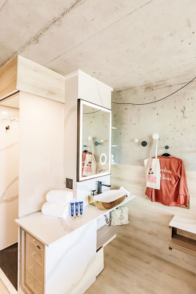 Bathroom sink