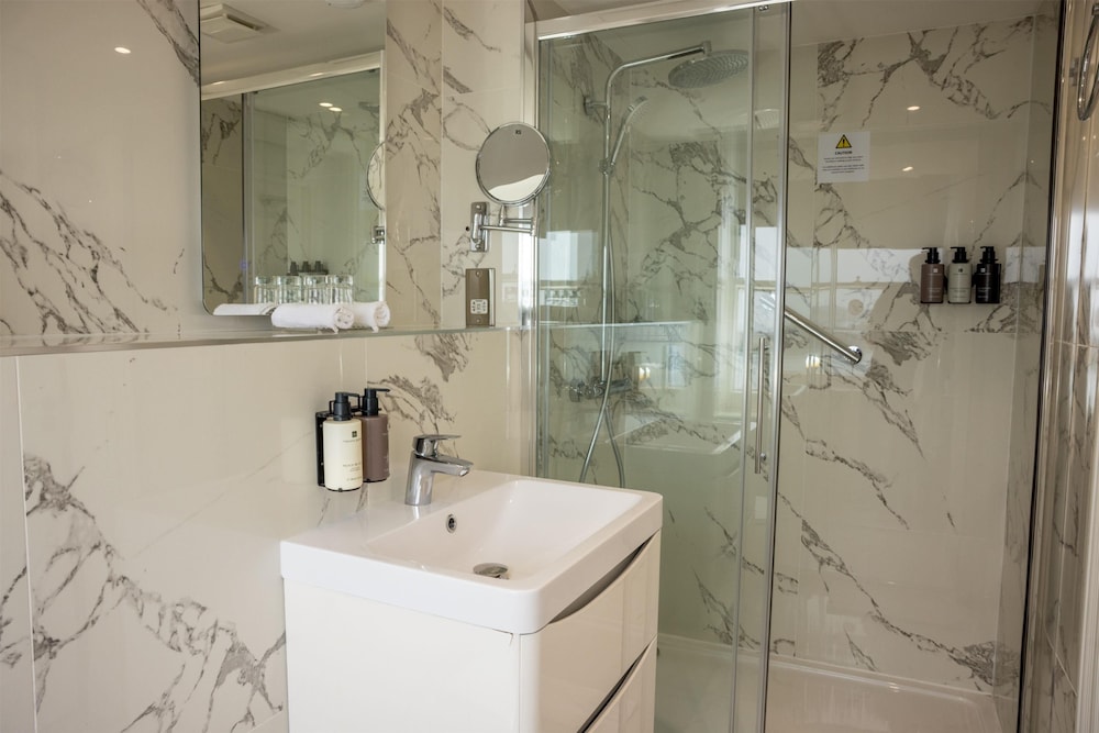 Bathroom shower
