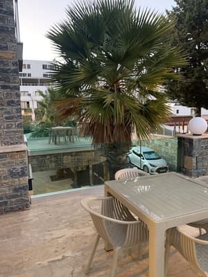 thumbnail: Poolside bar
