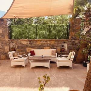 thumbnail: Poolside bar