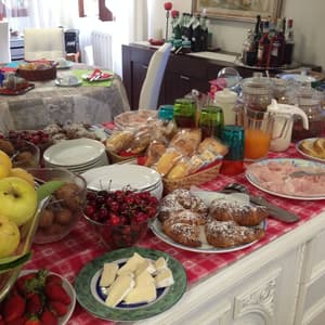 thumbnail: Breakfast buffet