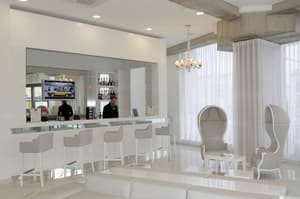 thumbnail: Bar (on property)