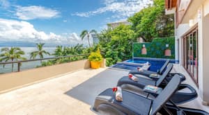 thumbnail: Outdoor dining
