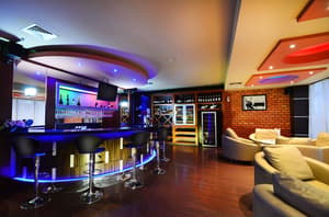 thumbnail: Bar (on property)