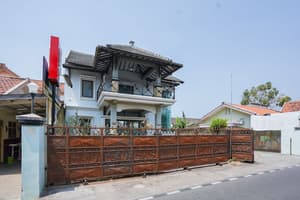 thumbnail: Exterior detail