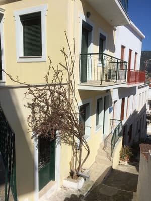 thumbnail: Front of property