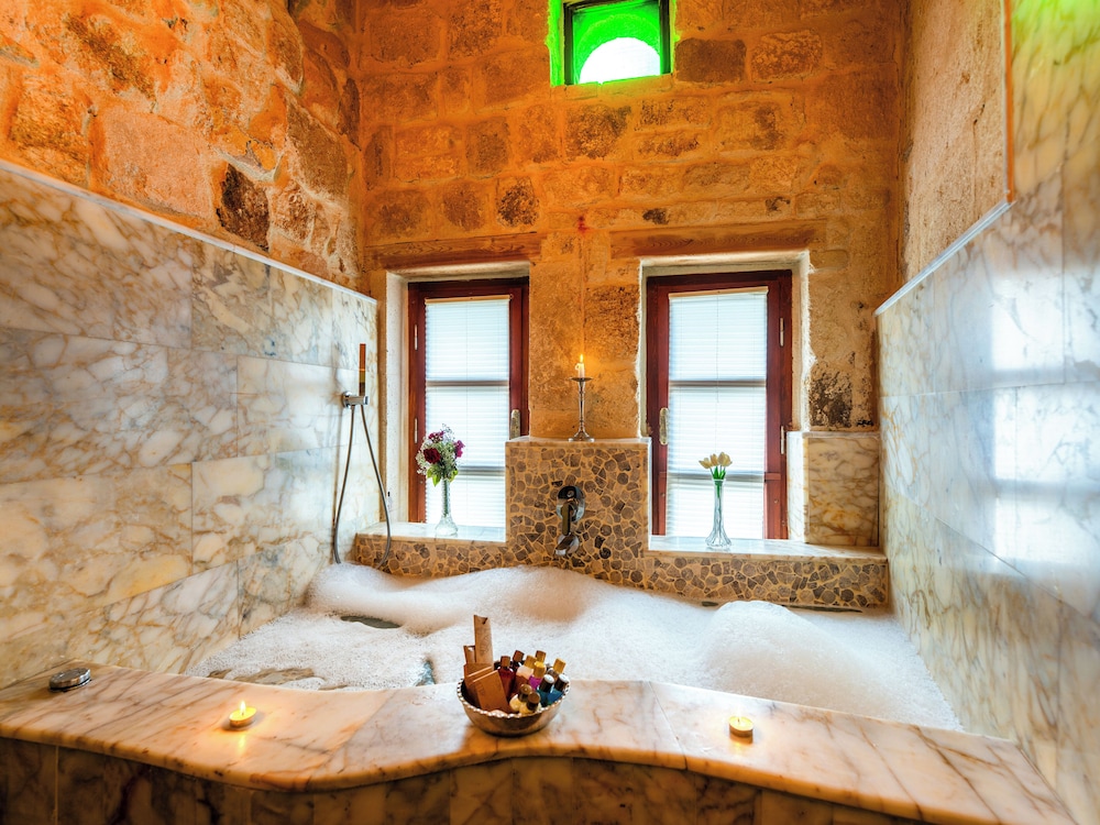 Jetted tub
