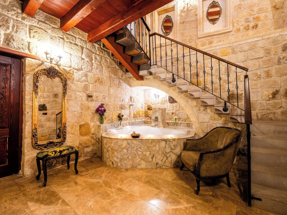 Jetted tub
