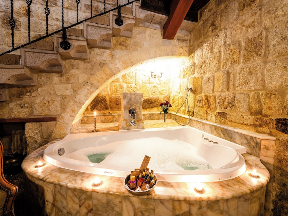 Jetted tub