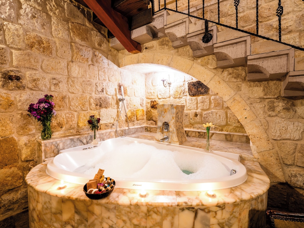 Jetted tub