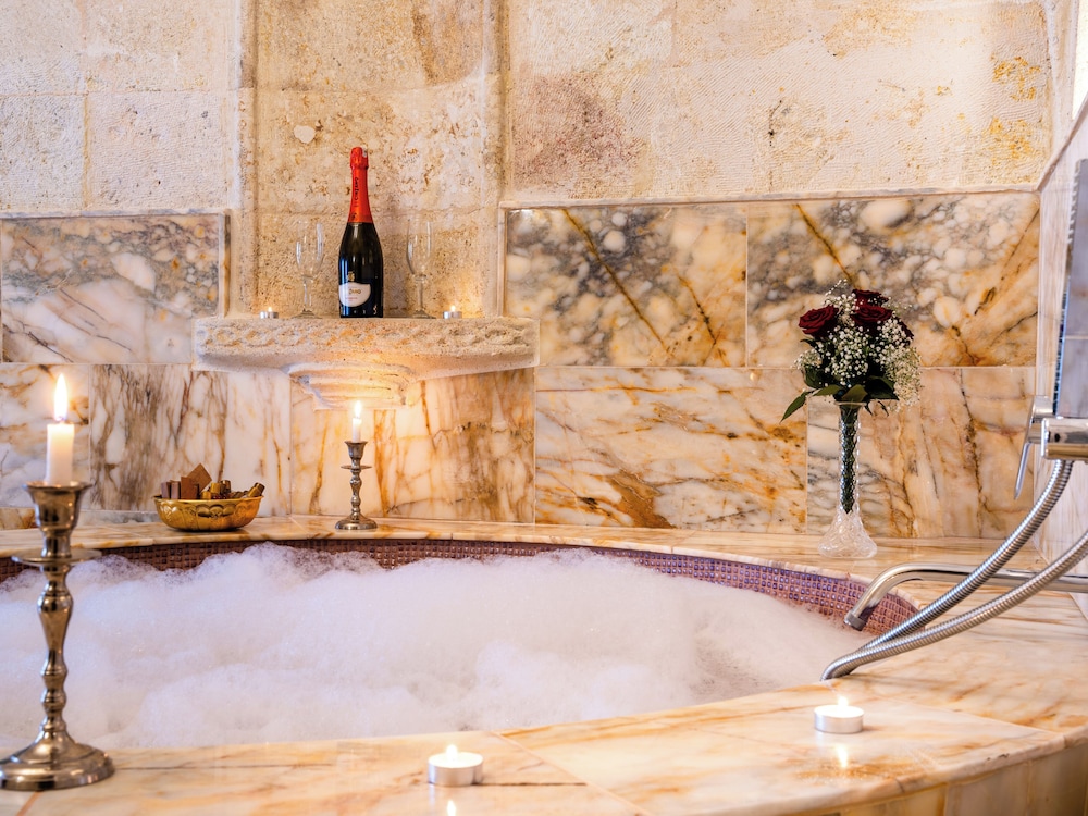 Jetted tub