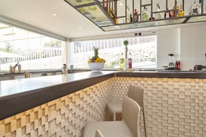 thumbnail: Bar (on property)