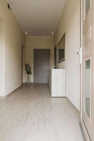 thumbnail: Hallway