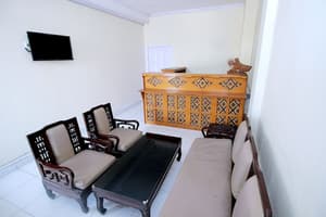 thumbnail: Lobby sitting area