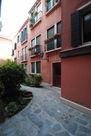 thumbnail: Exterior