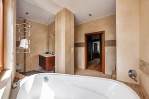thumbnail: Deep soaking bathtub