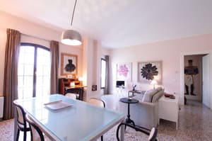 thumbnail: In-room dining
