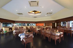 thumbnail: Restaurant