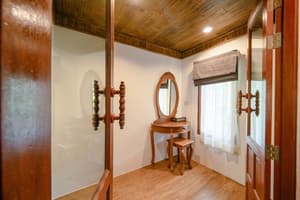 thumbnail: In-room dining