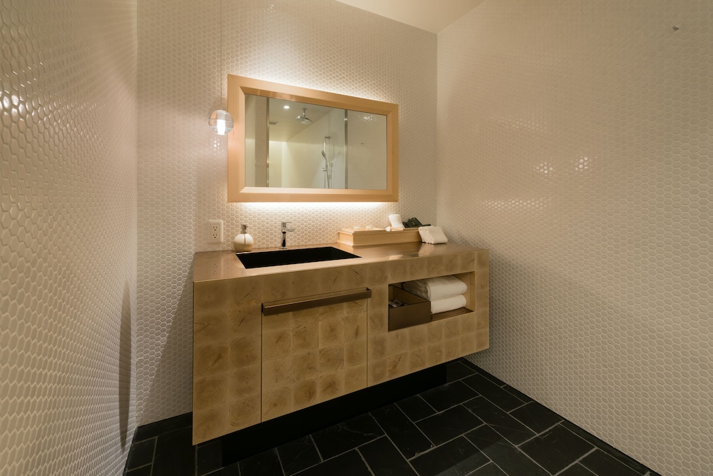 Bathroom amenities