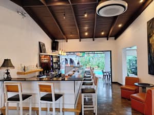 thumbnail: Bar (on property)