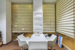 thumbnail: Nail salon