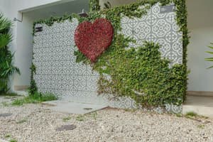 thumbnail: Exterior detail