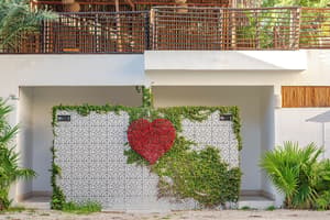 thumbnail: Exterior detail