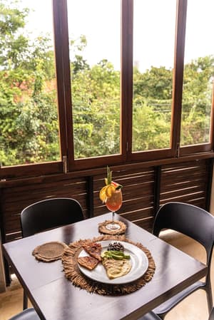 thumbnail: Breakfast area
