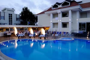 thumbnail: Poolside bar
