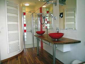 thumbnail: Bathroom amenities