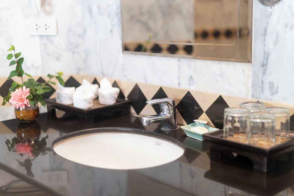 Bathroom sink