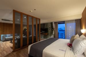 thumbnail: Balcony view