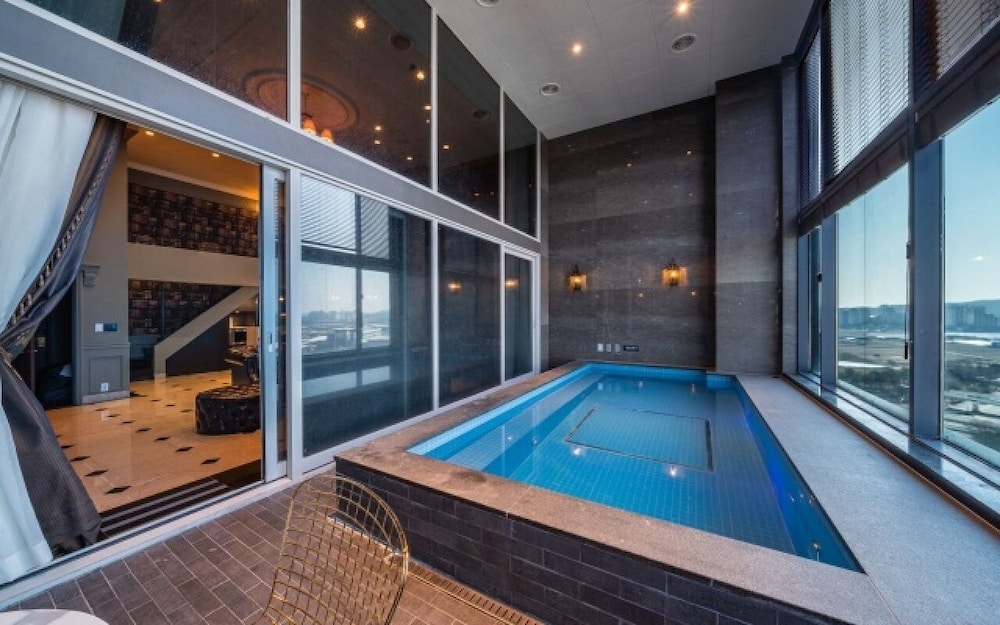 Private pool