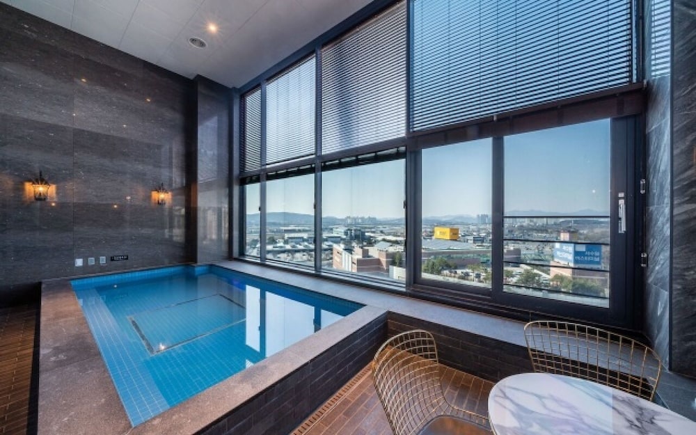 Private pool