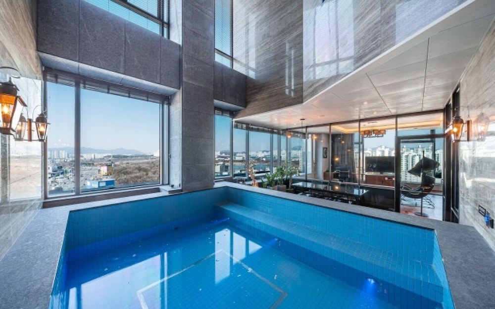 Private pool