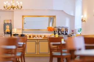 thumbnail: Breakfast area