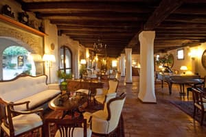 thumbnail: Interior entrance